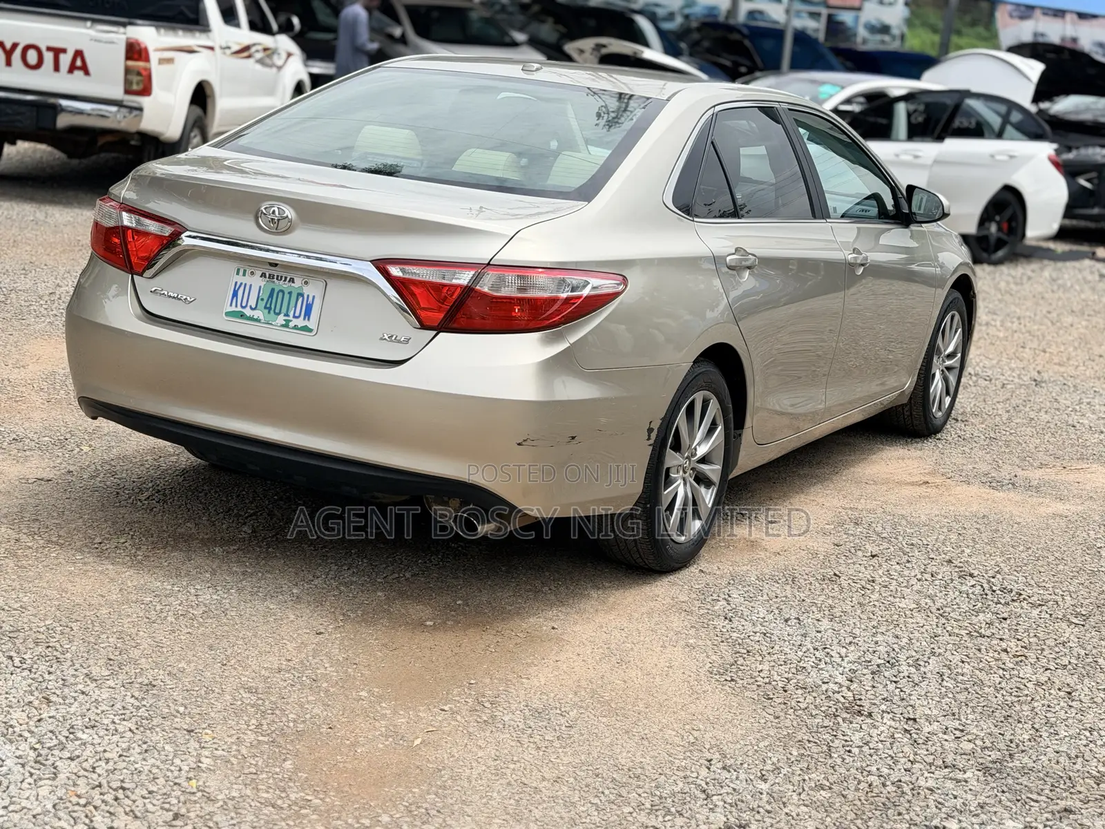 Toyota Camry XLE 4dr Sedan (2.5L 4cyl 6A) 2015 Gold