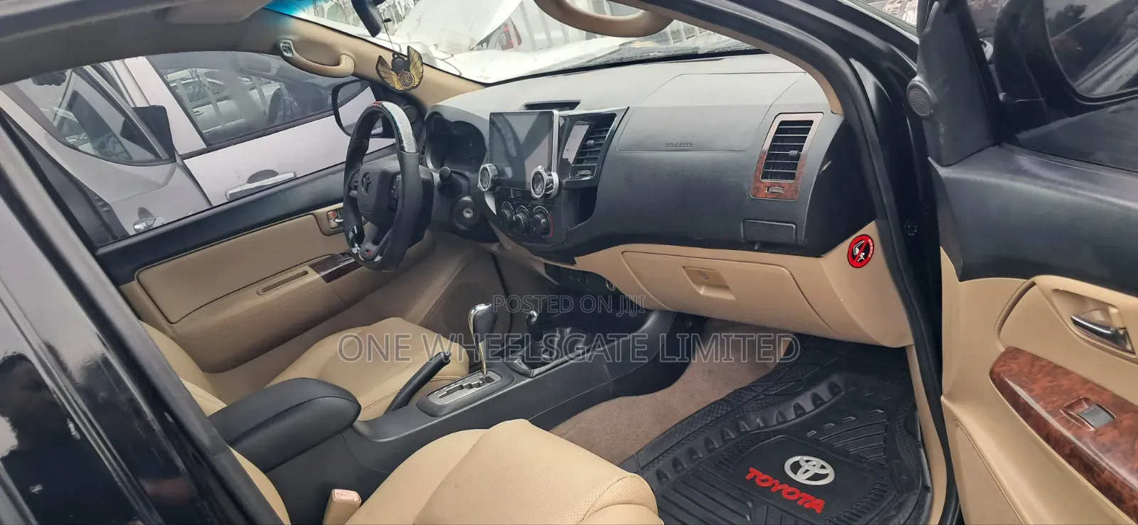 Toyota Fortuner 2.7 AWD 2013 Black
