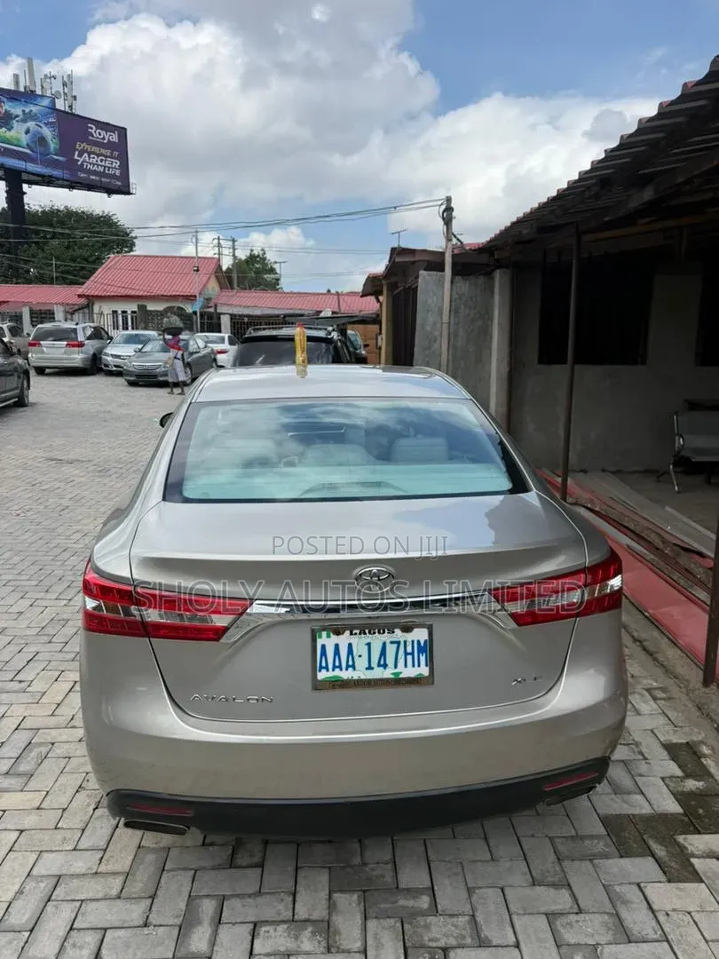 Toyota Avalon 2013 Gold
