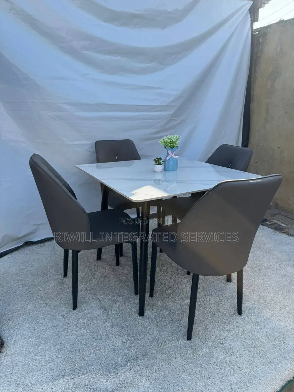 Dinning Table With Chairs
