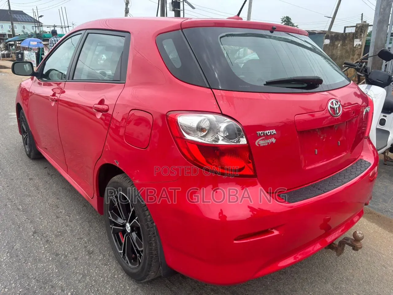 Toyota Matrix Hatchback FWD (1.8L 4cyl 5M) 2010 Red