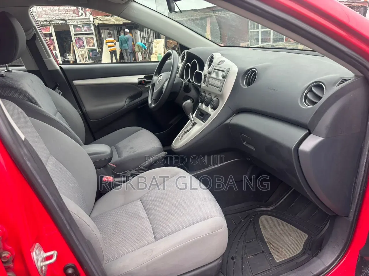 Toyota Matrix Hatchback FWD (1.8L 4cyl 5M) 2010 Red