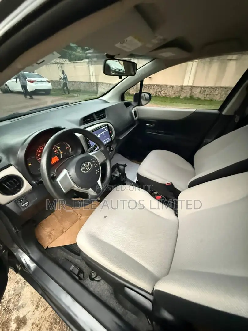 Toyota Yaris 2013 Gray