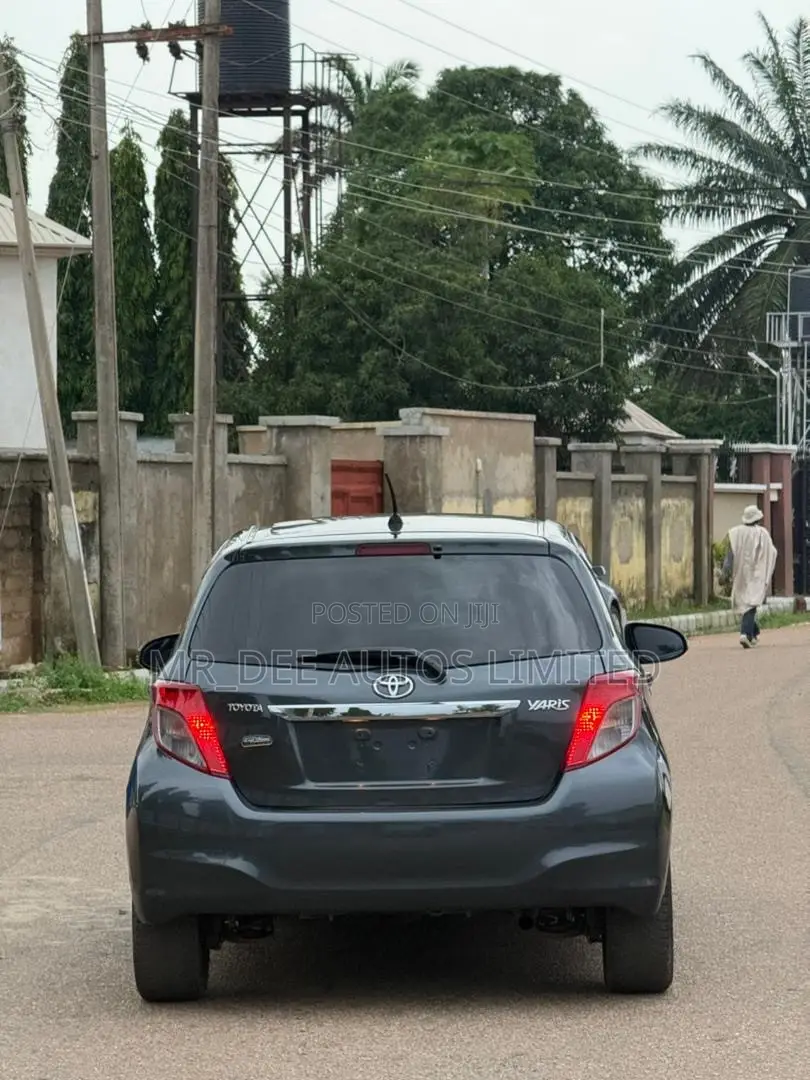 Toyota Yaris 2013 Gray