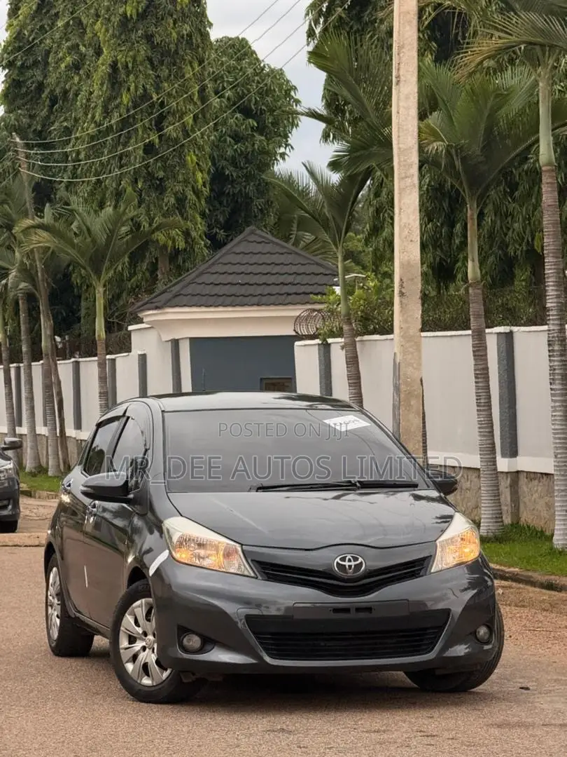Toyota Yaris 2013 Gray