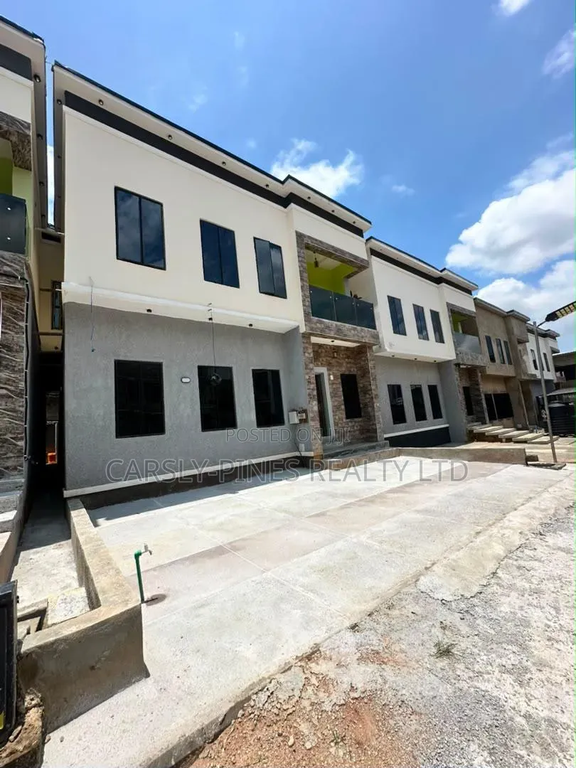4bdrm Townhouse/Terrace in Kiami for sale