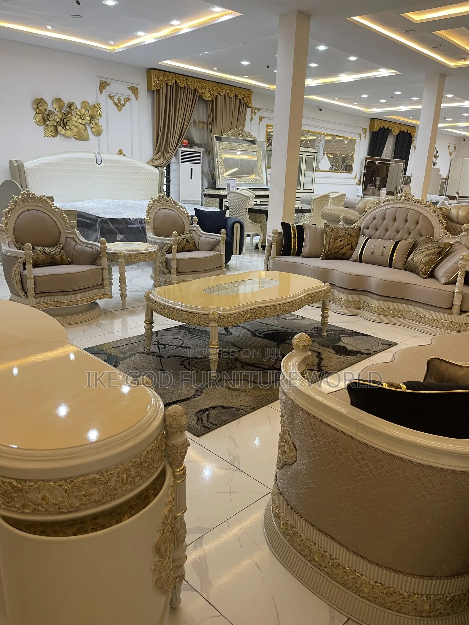 Full Set of High Classic Turkish Royal Fabric Sofa With 10seaterDining