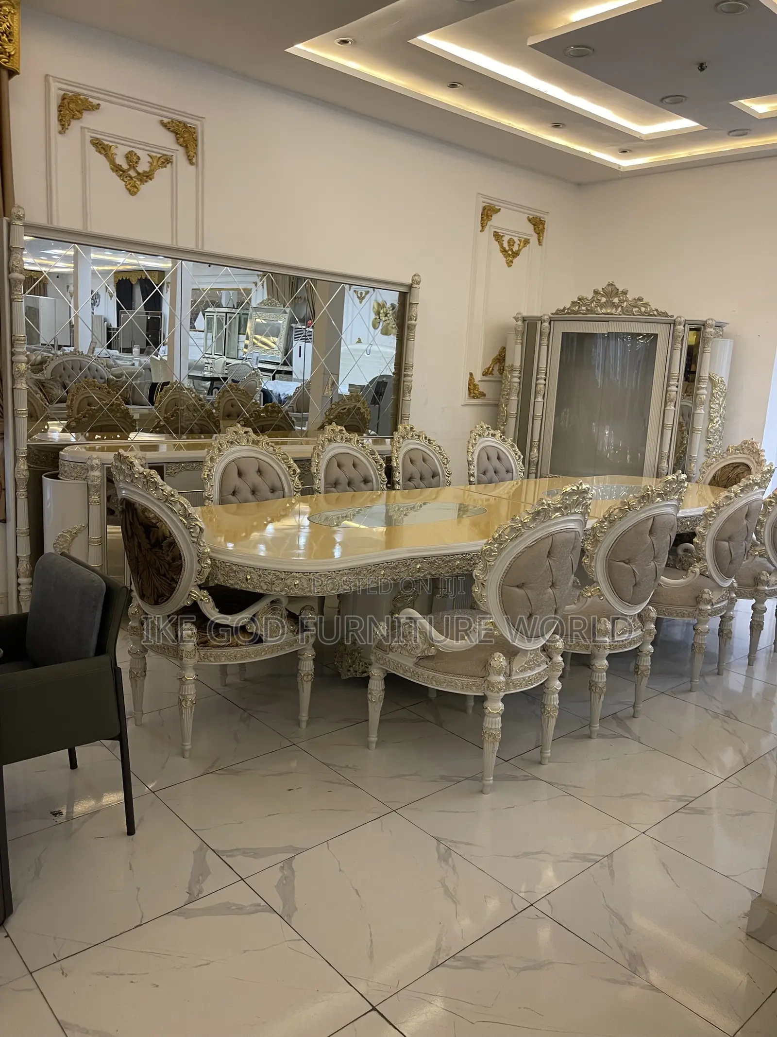 Full Set of High Classic Turkish Royal Fabric Sofa With 10seaterDining