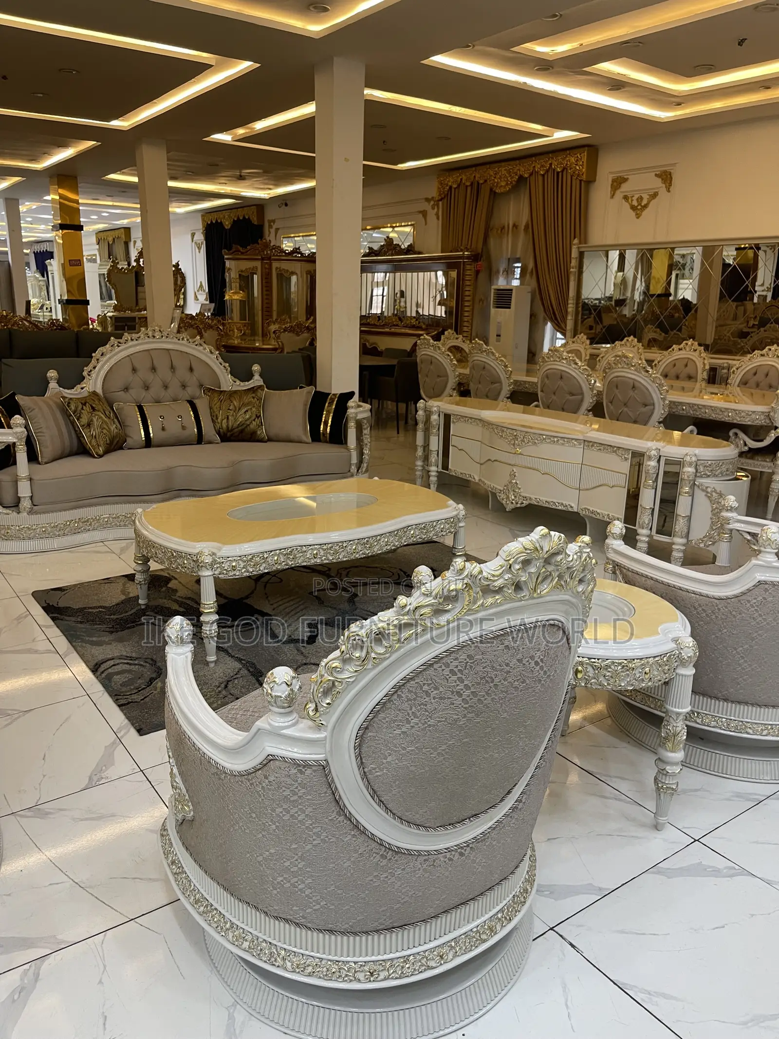 Full Set of High Classic Turkish Royal Fabric Sofa With 10seaterDining