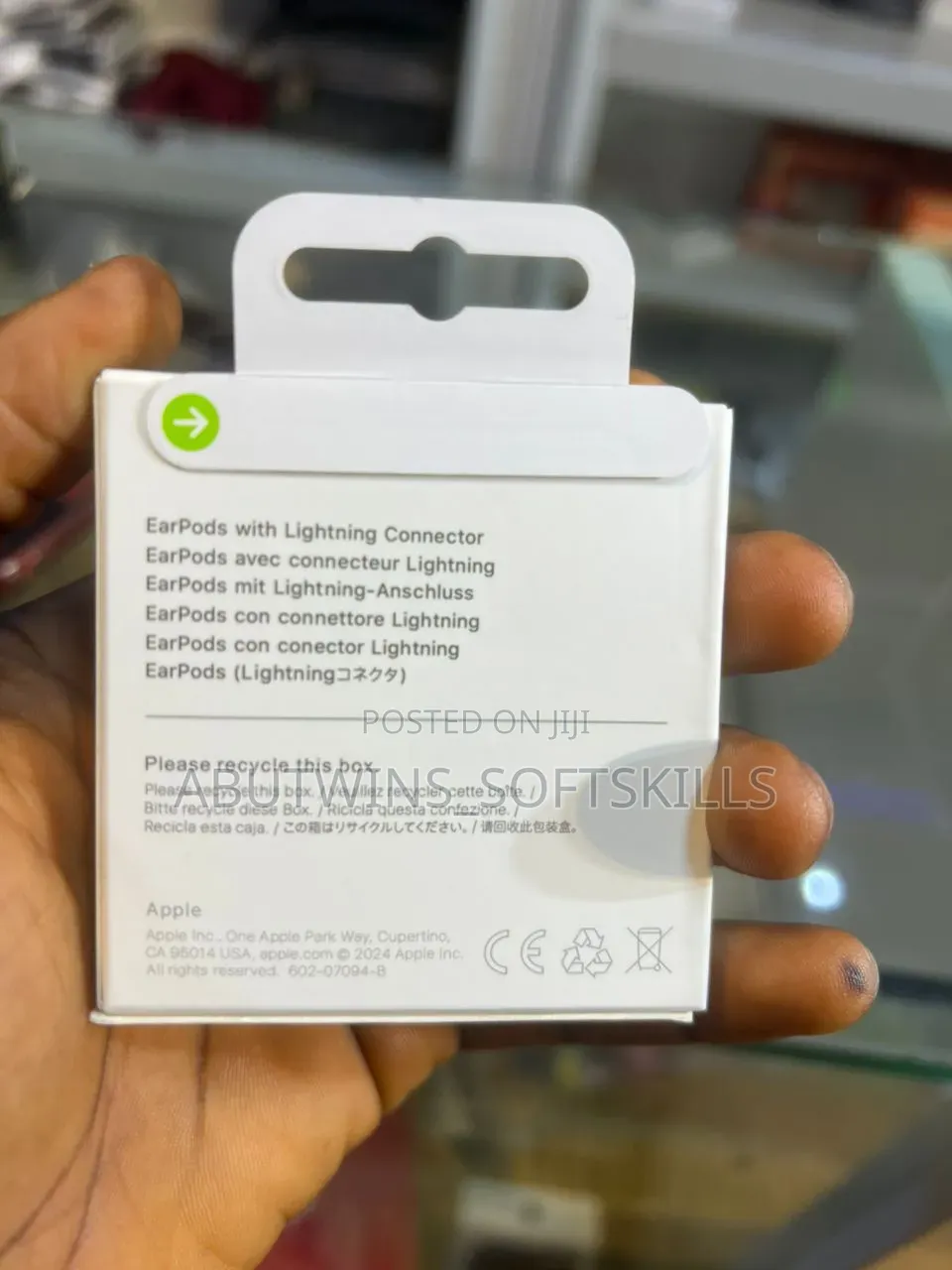 Brand New Original Apple EarPods USB -Lighting Plug and Play
