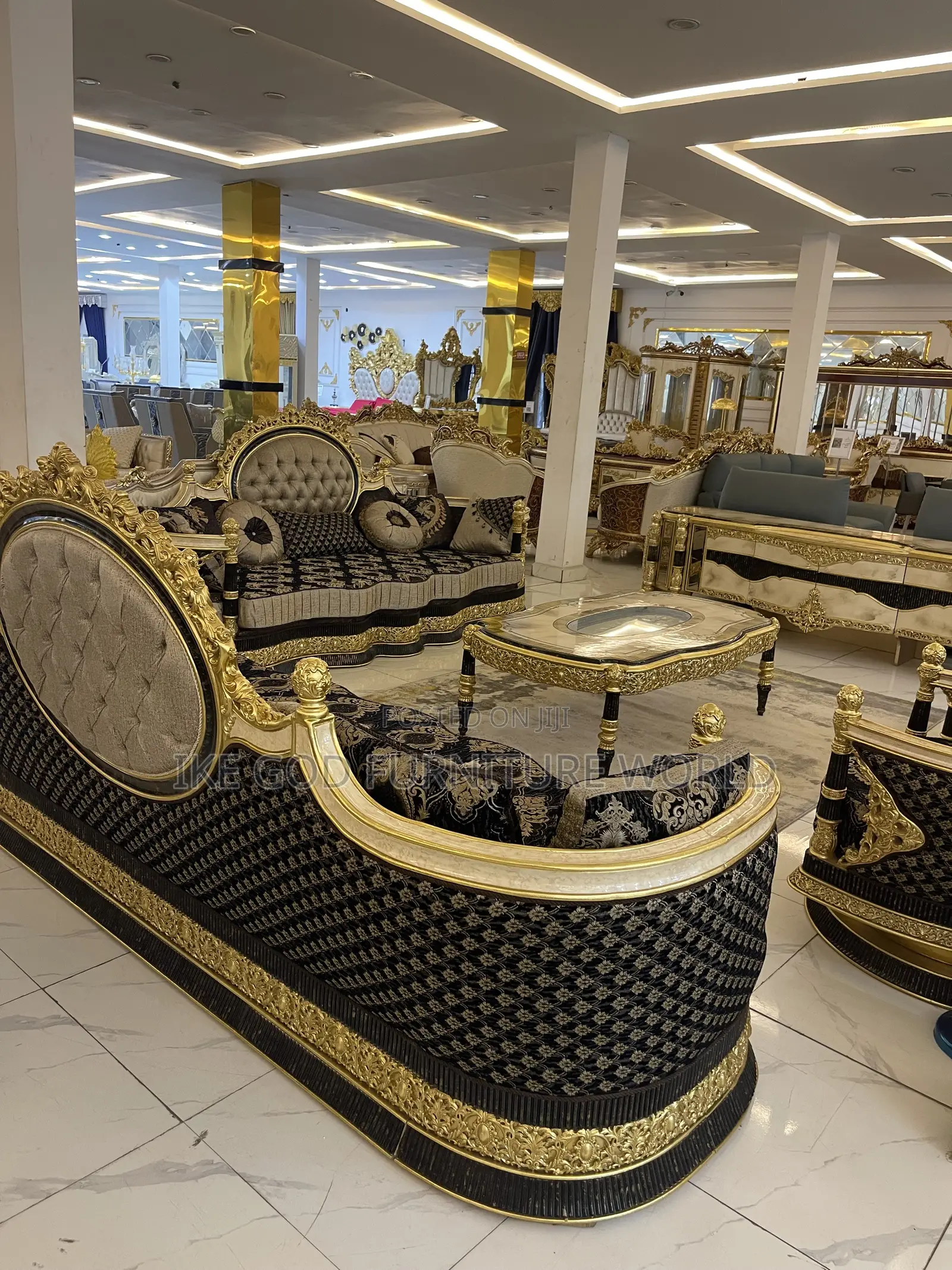 Full Set of High Classic Turkish Royal Fabric Sofa With 10seaterDining