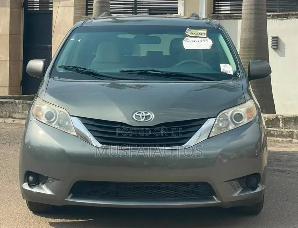 Toyota Sienna 2012