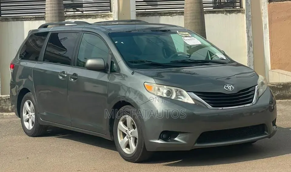Toyota Sienna 2012