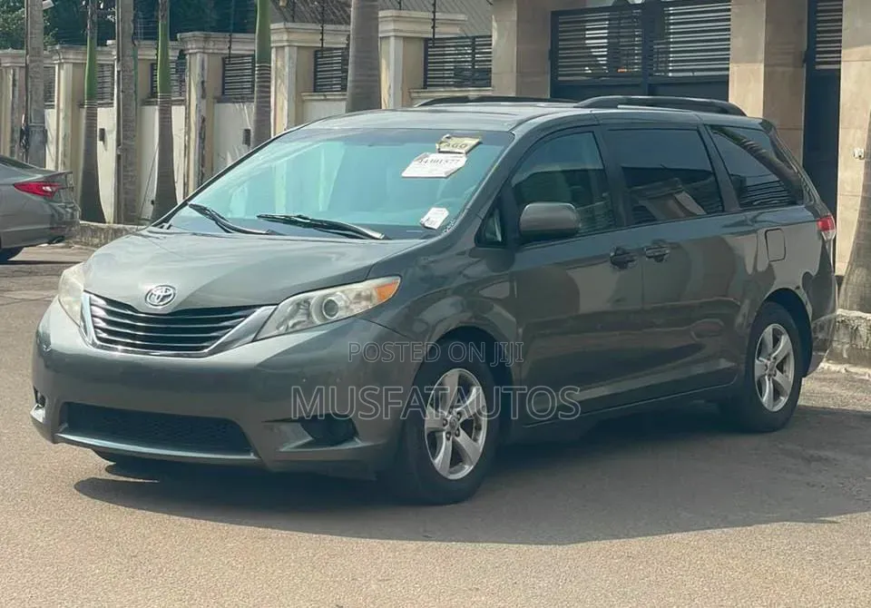 Toyota Sienna 2012