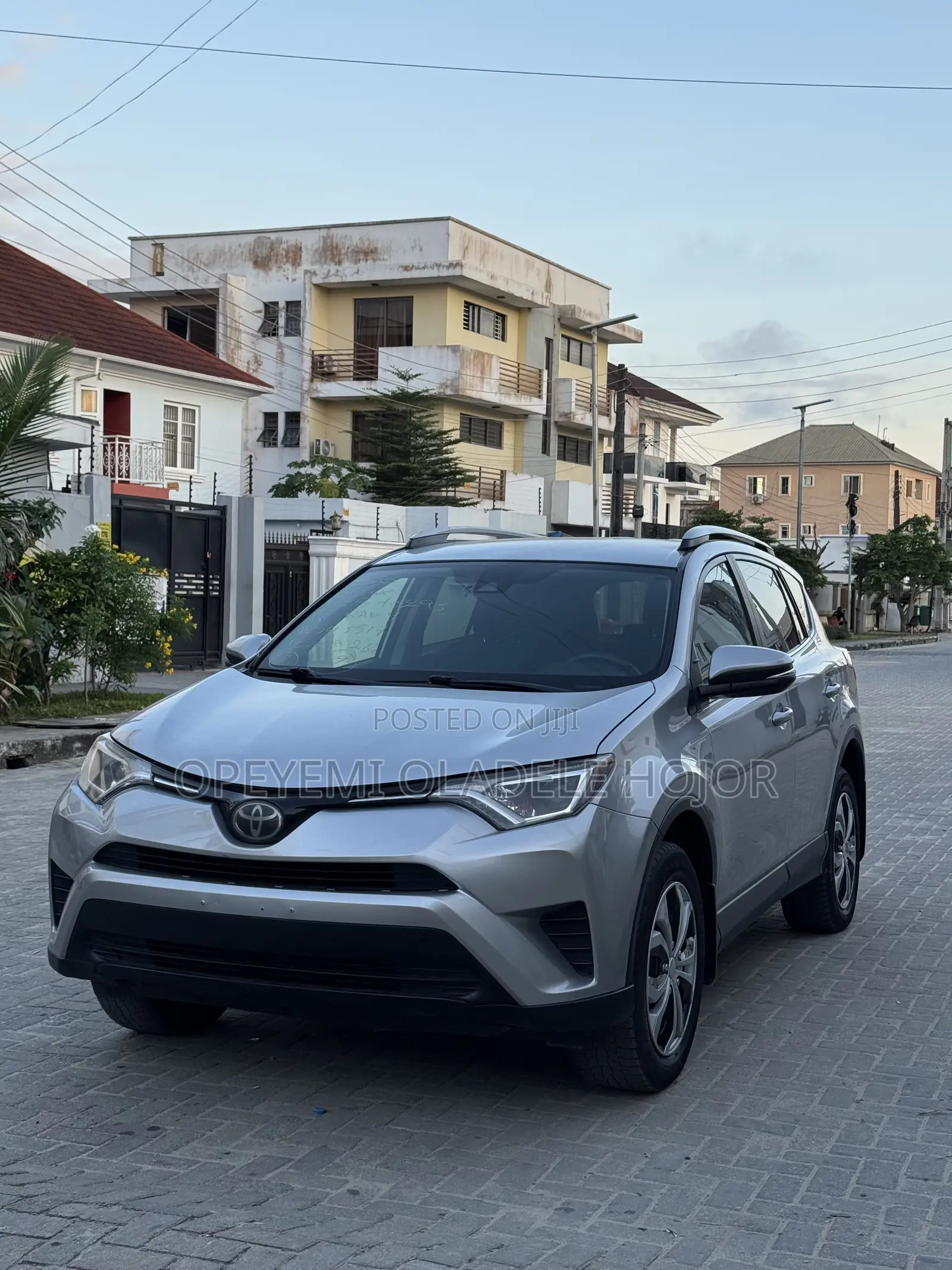 Toyota RAV4 LE AWD (2.5L 4cyl 6A) 2017 Silver