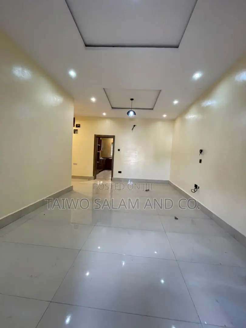 3bdrm Apartment in Bodija for sale
