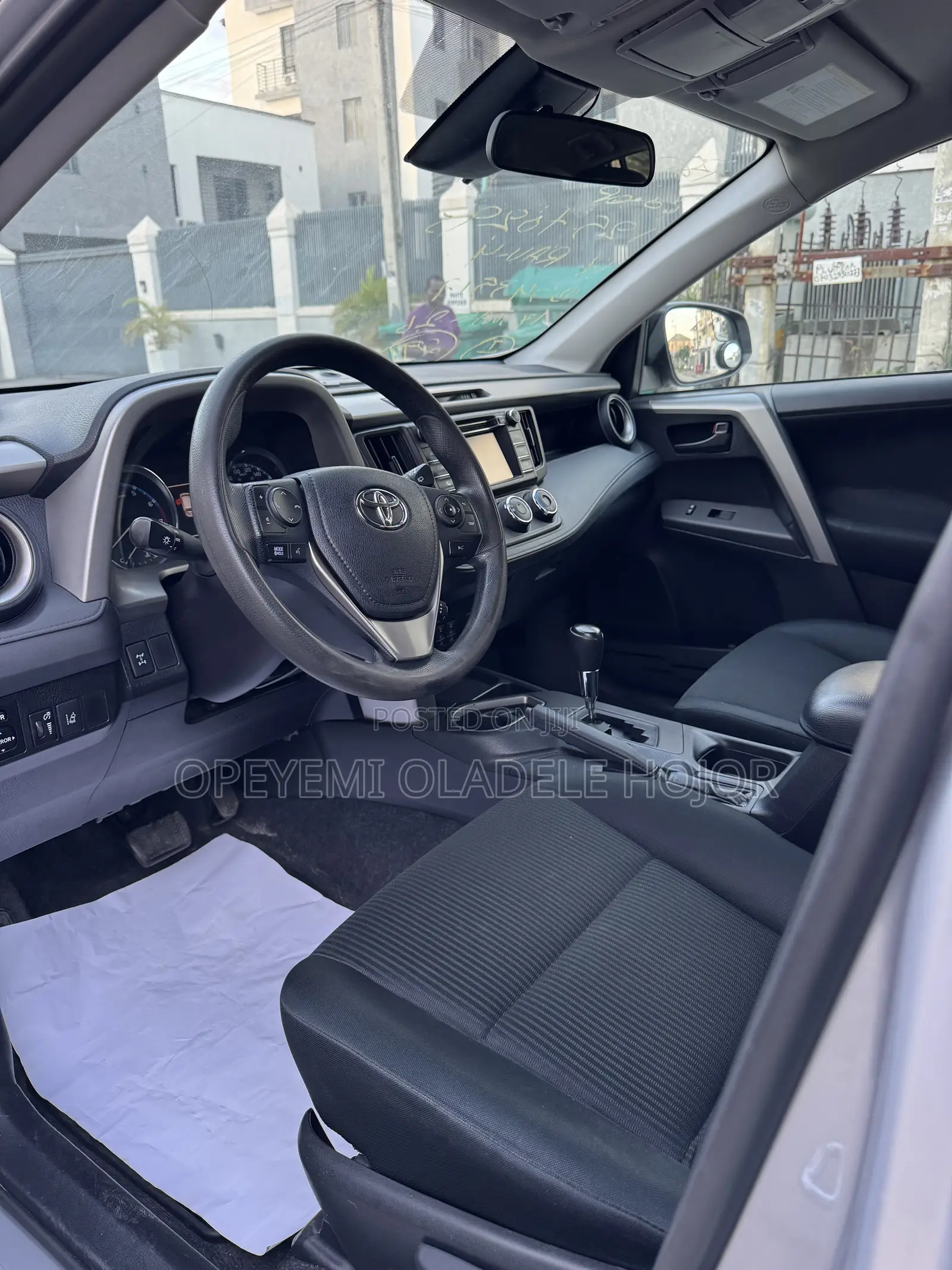 Toyota RAV4 LE AWD (2.5L 4cyl 6A) 2017 Silver