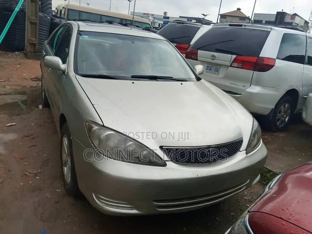 Toyota Camry 2005 Gold