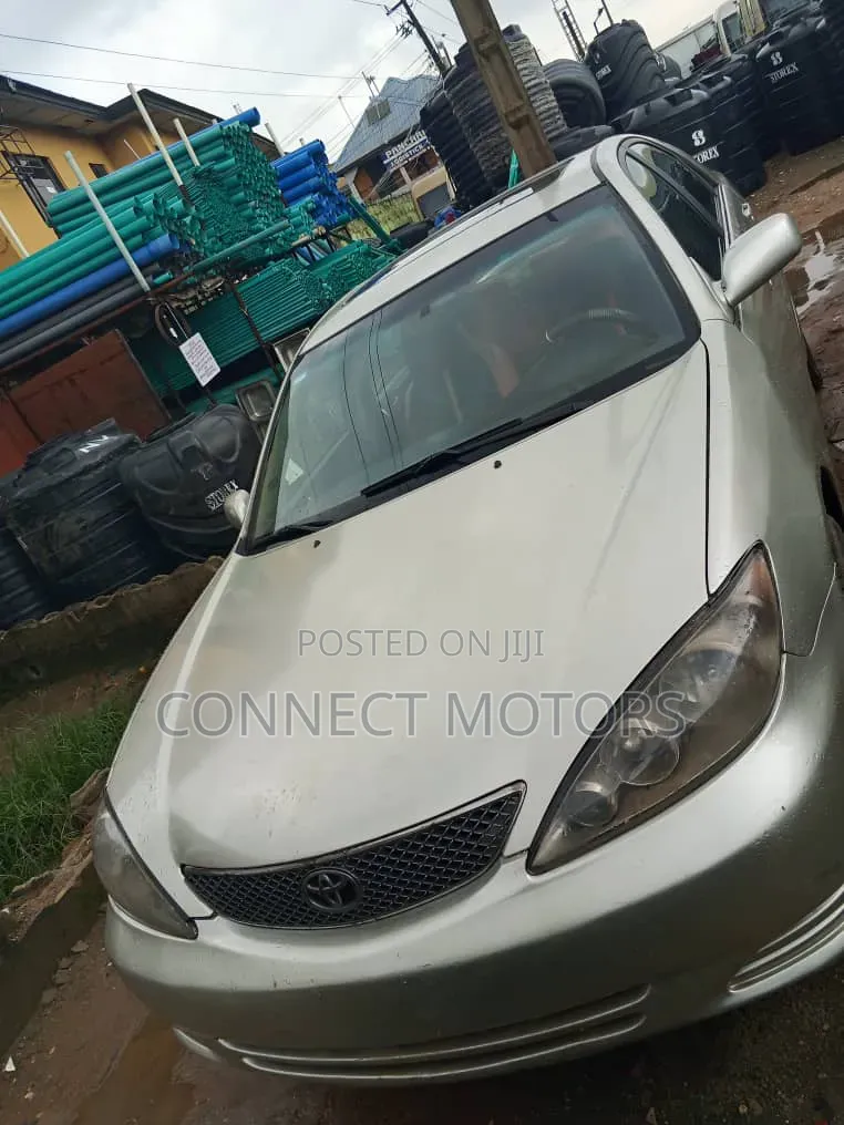 Toyota Camry 2005 Gold