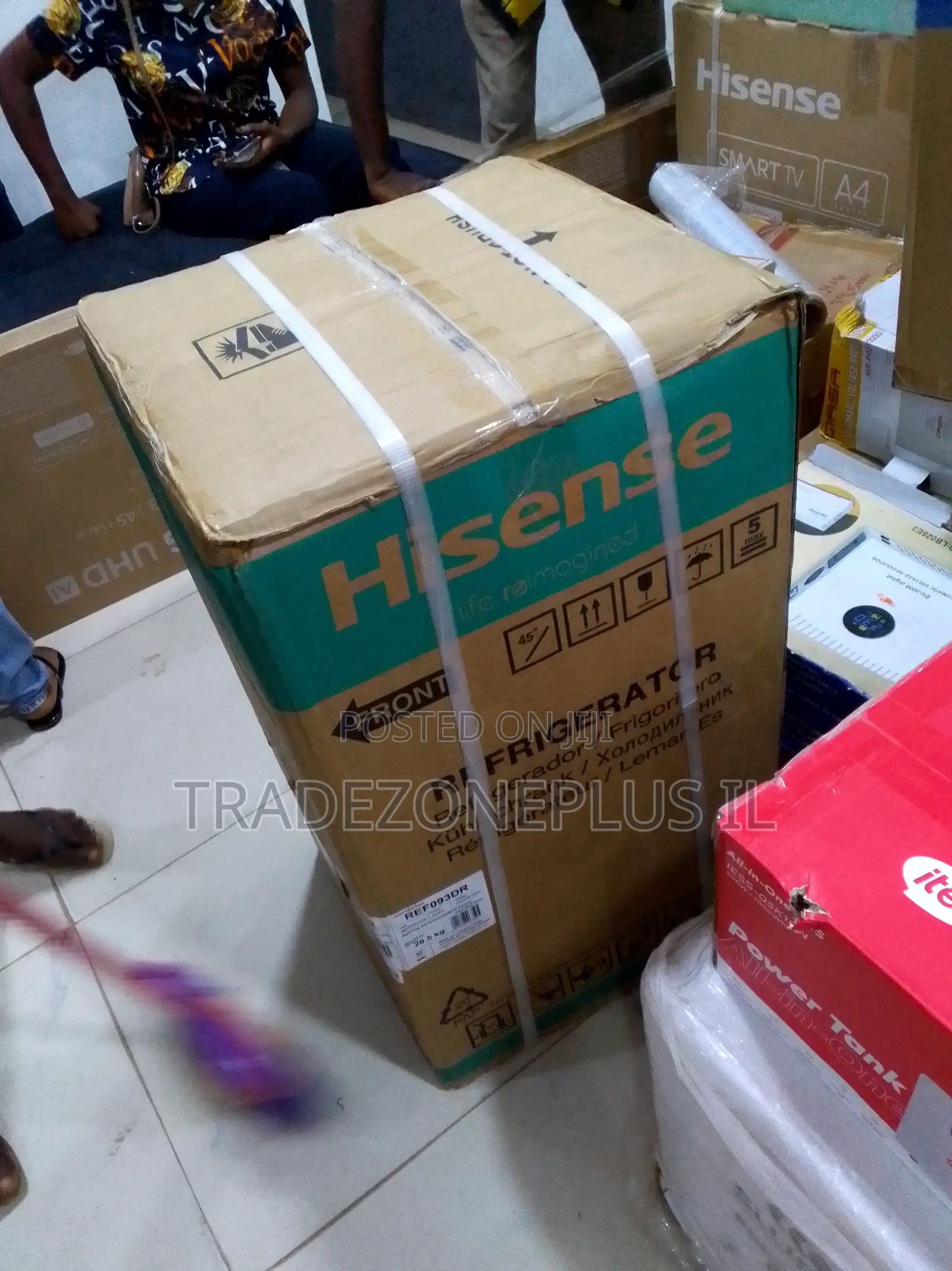 The Hisense REF093DRR Is a 90L Refrigerator Designed for Convenient Ev
