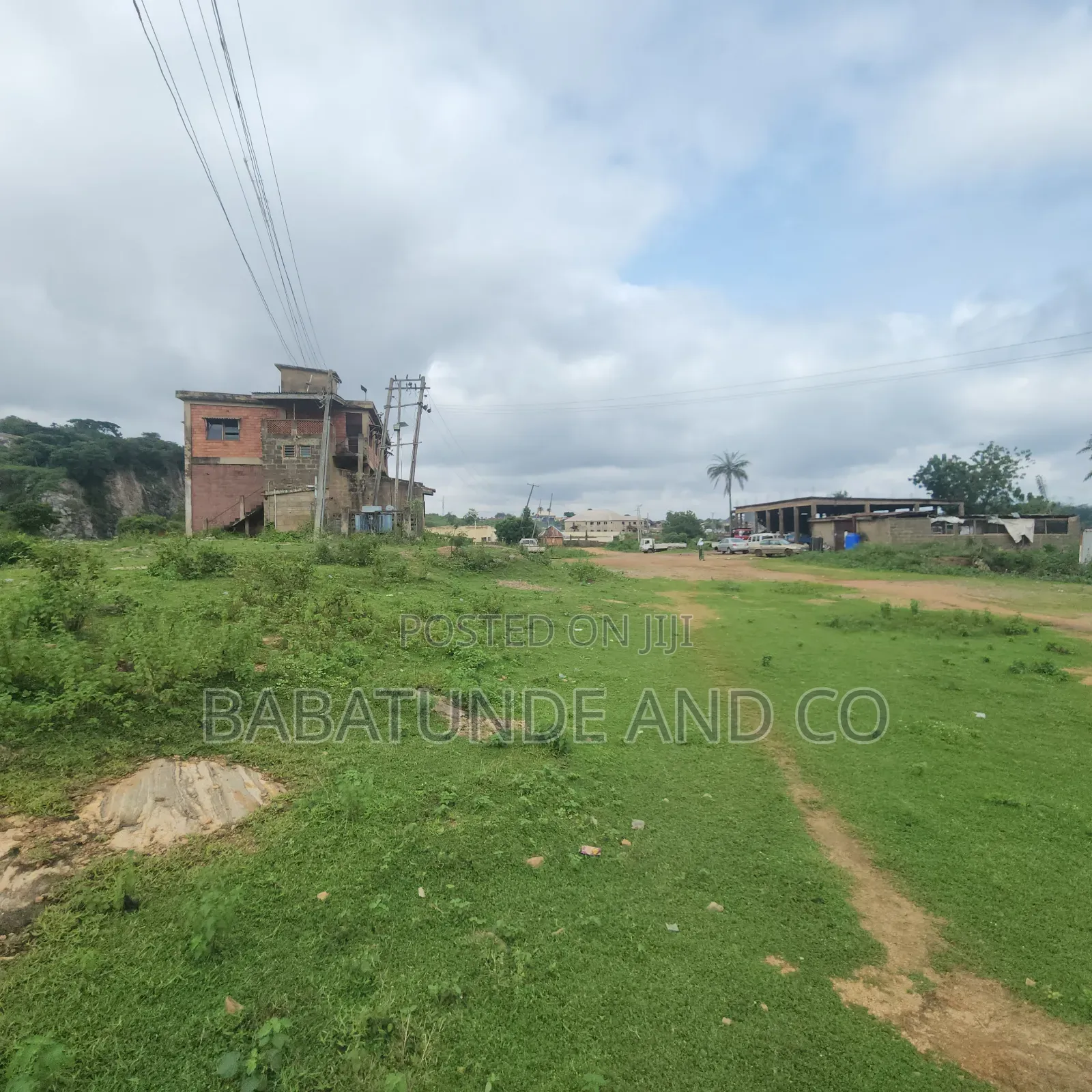 13 Acres of Land Facing Ibadan to Iseyin Express Ojoo