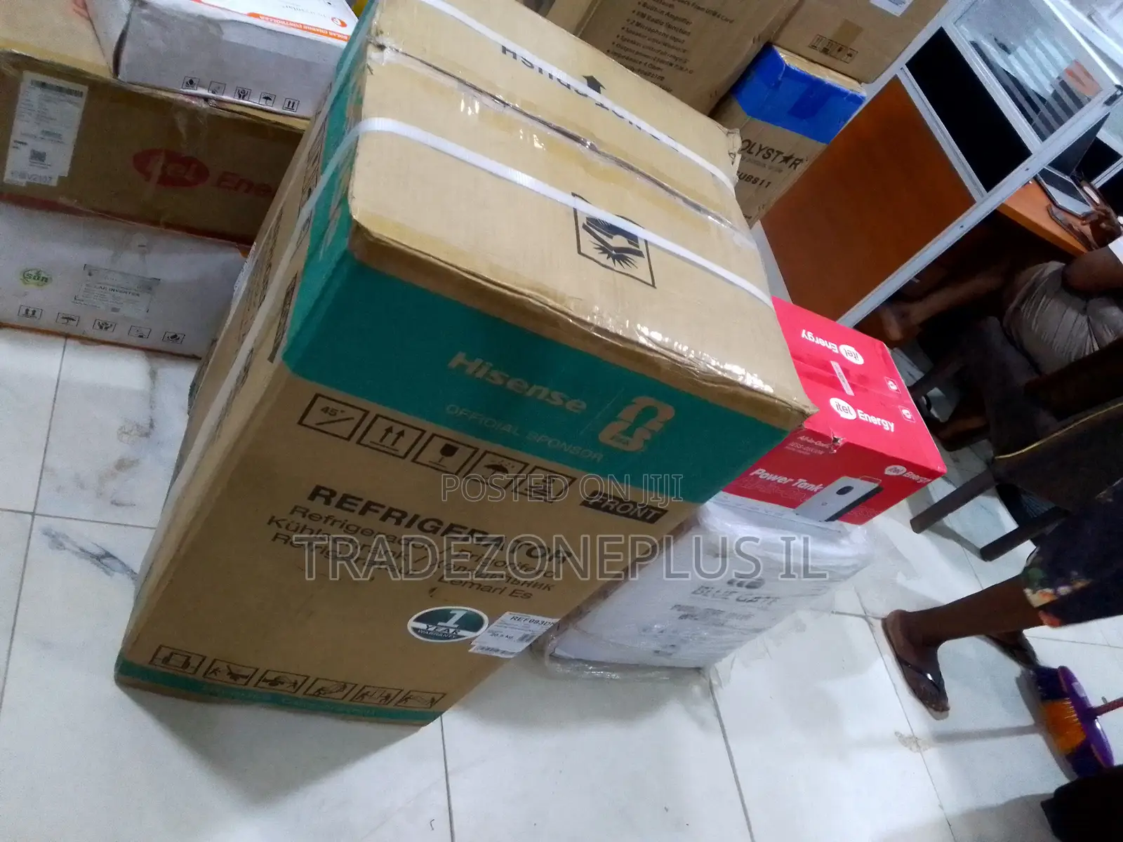 The Hisense 90L REF093DRR Refrigerator Offers Practical Cooling for Ev