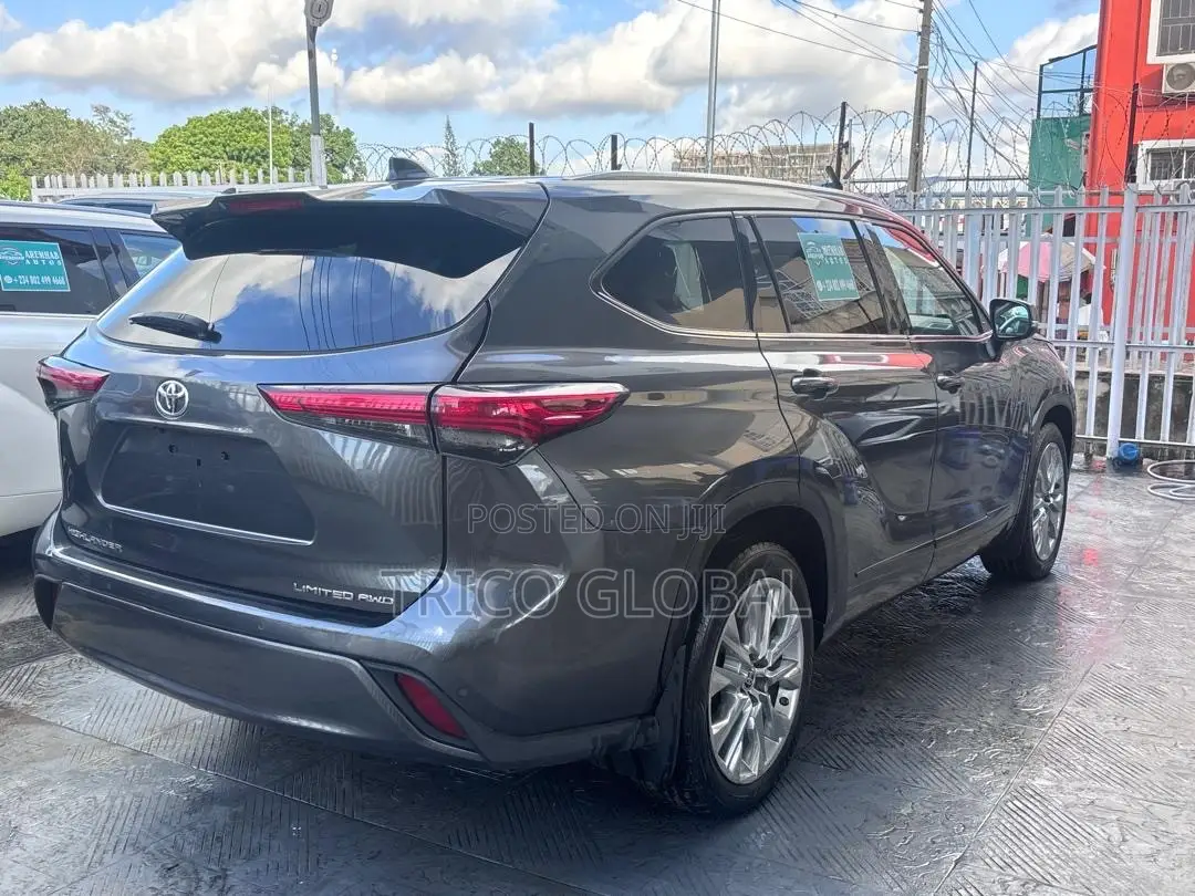 Toyota Highlander XLE AWD 2023 Black