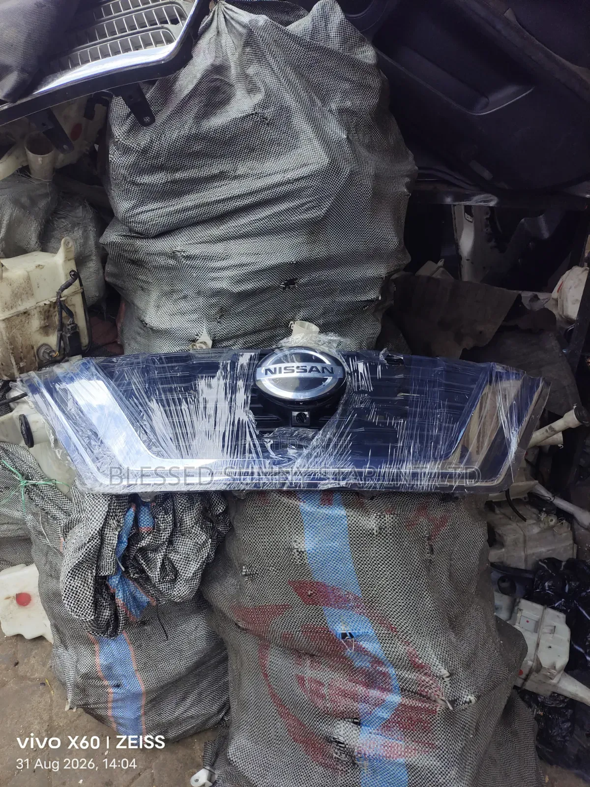 Front Grille Nissan Xtrail or Rouge
