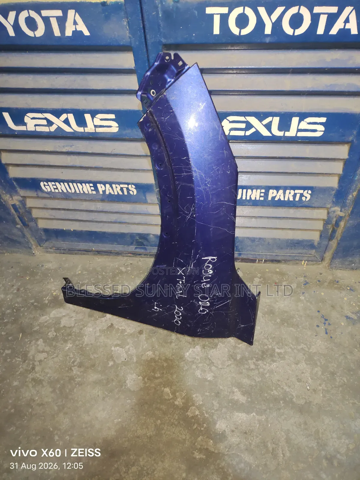 Front Fender Nissan Xtrail or Rouge