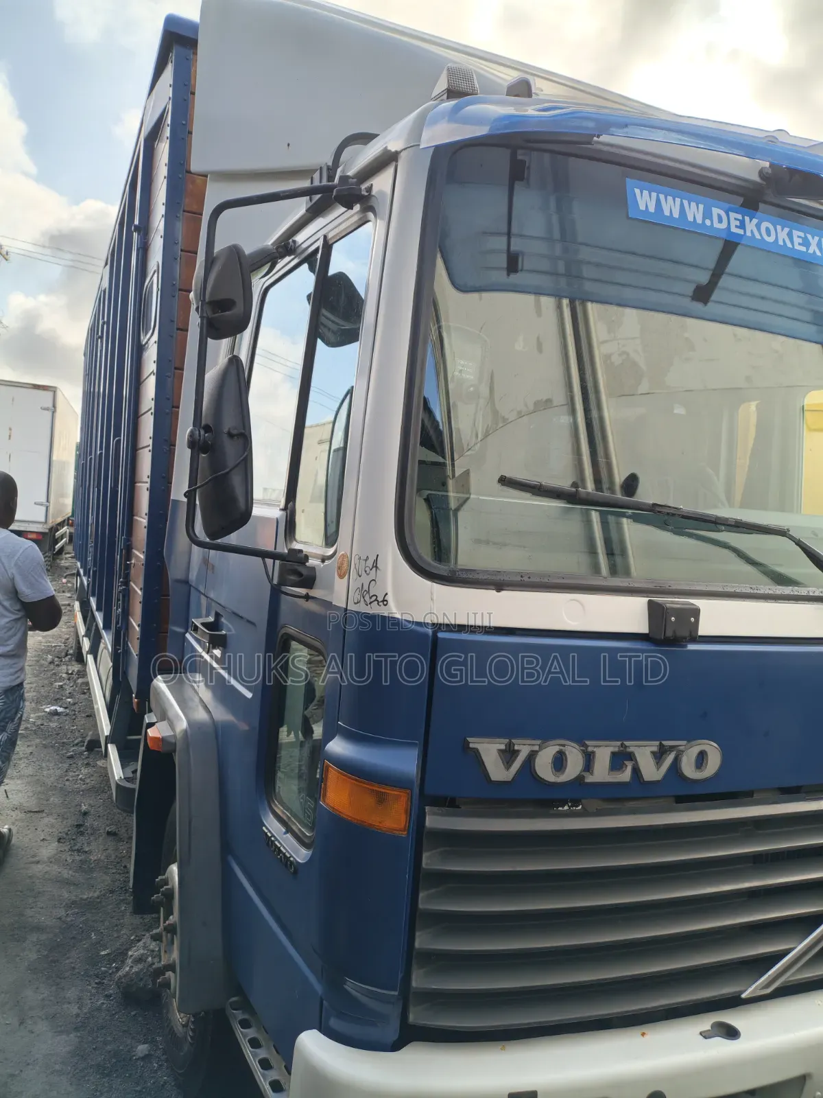 Volvo Container Body 8 Bolts 6  2005 Blue 