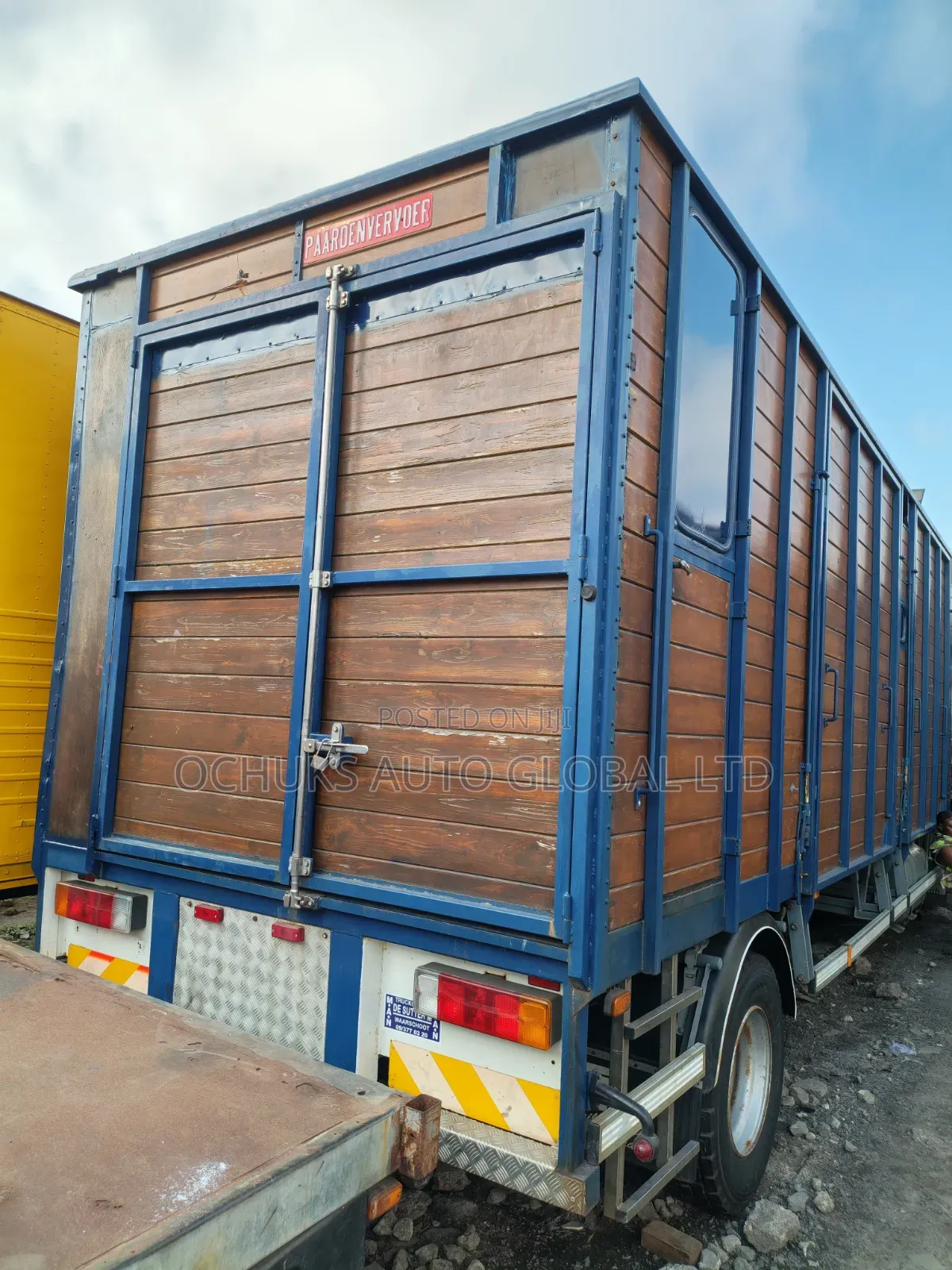 Volvo Container Body 8 Bolts 6  2005 Blue 