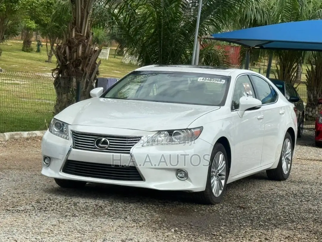 Lexus IS 350 AWD 2015 White