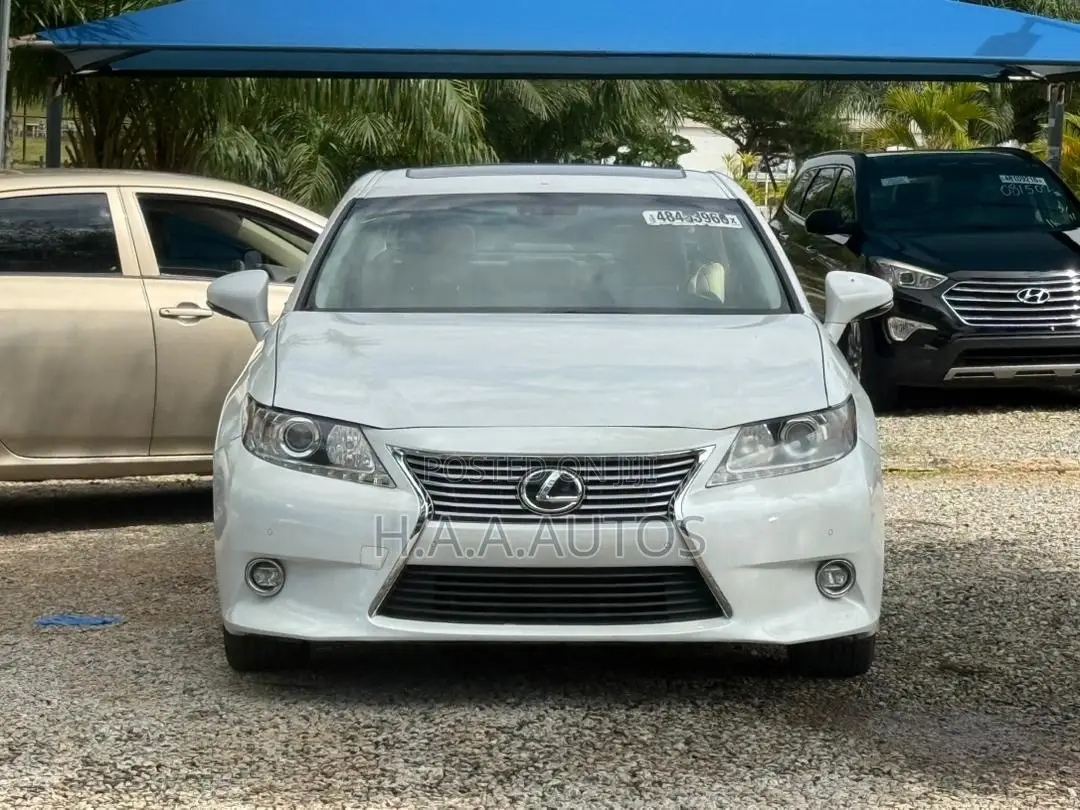 Lexus IS 350 AWD 2015 White