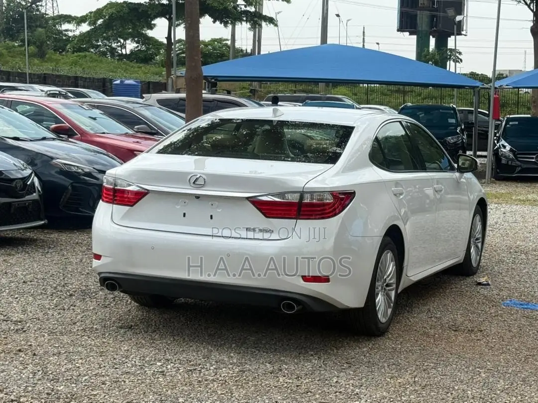 Lexus IS 350 AWD 2015 White