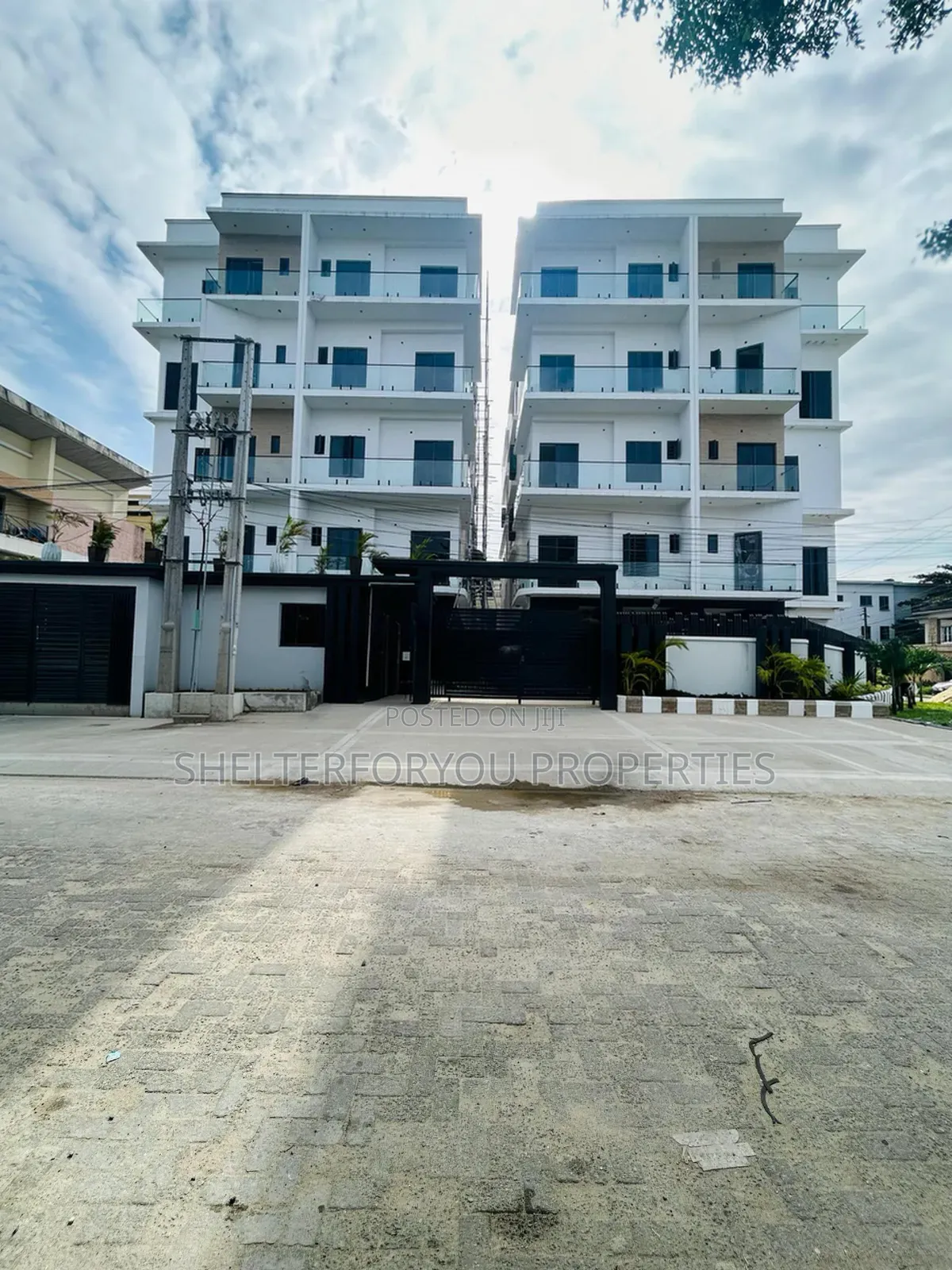 1bdrm Apartment in Lekki Phase 1 for sale