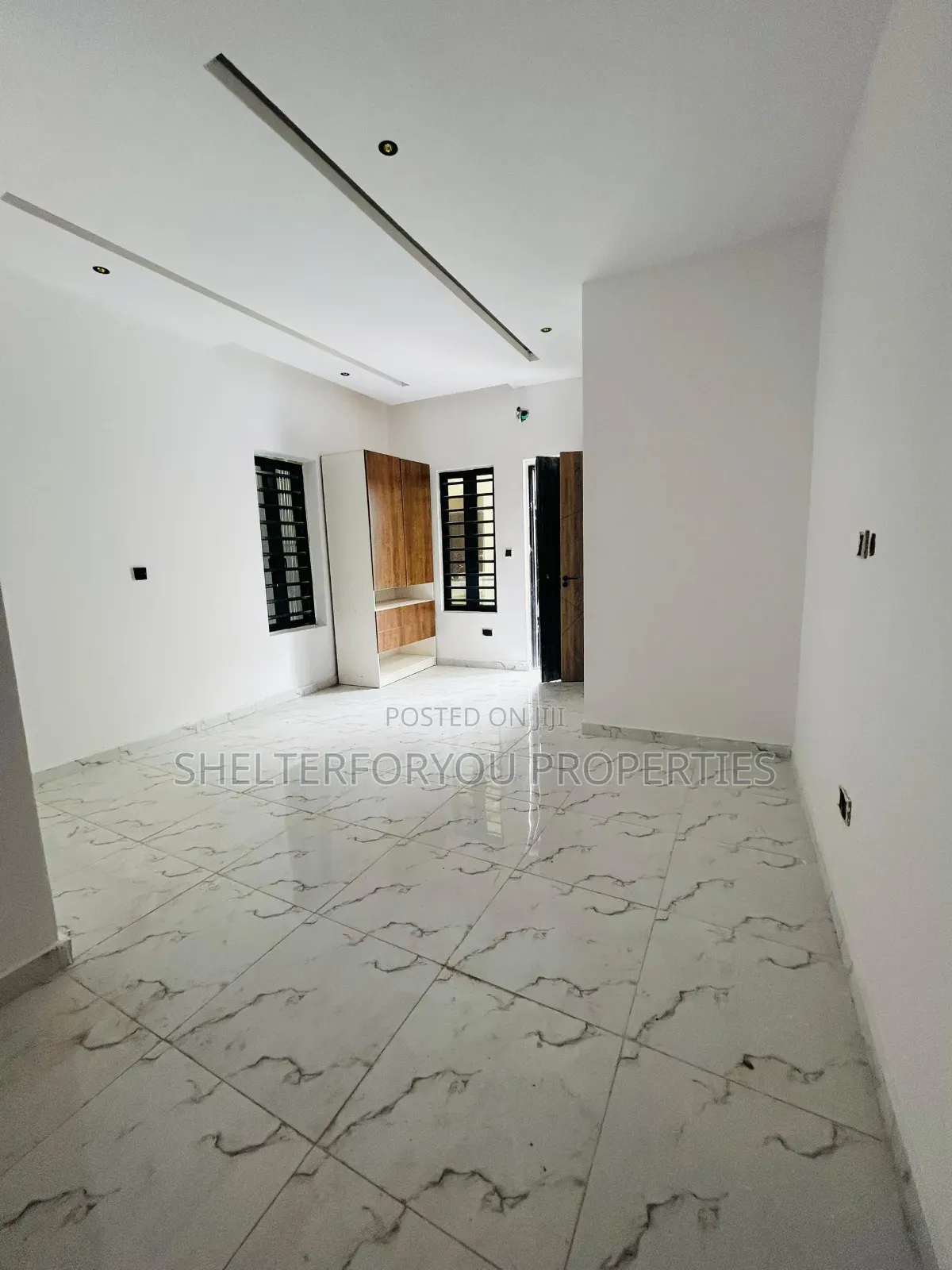 1bdrm Apartment in Lekki Phase 1 for sale