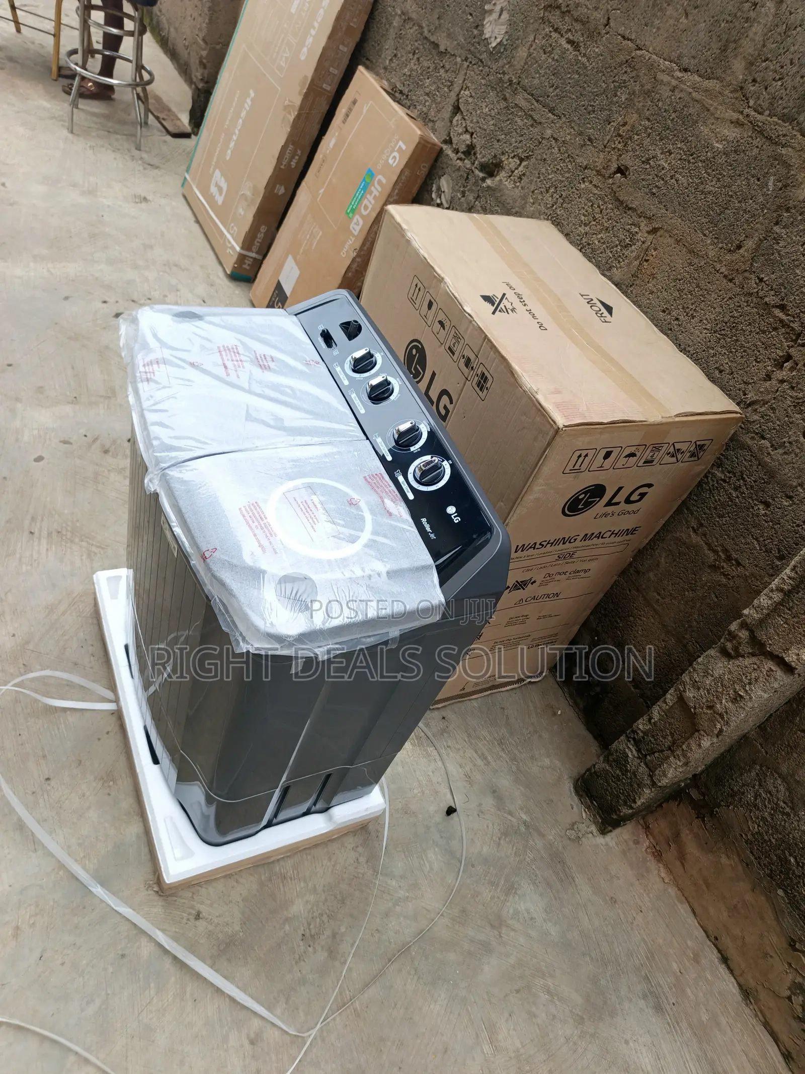 Wash Large Loads Comfortably With This LG 9KG Machine