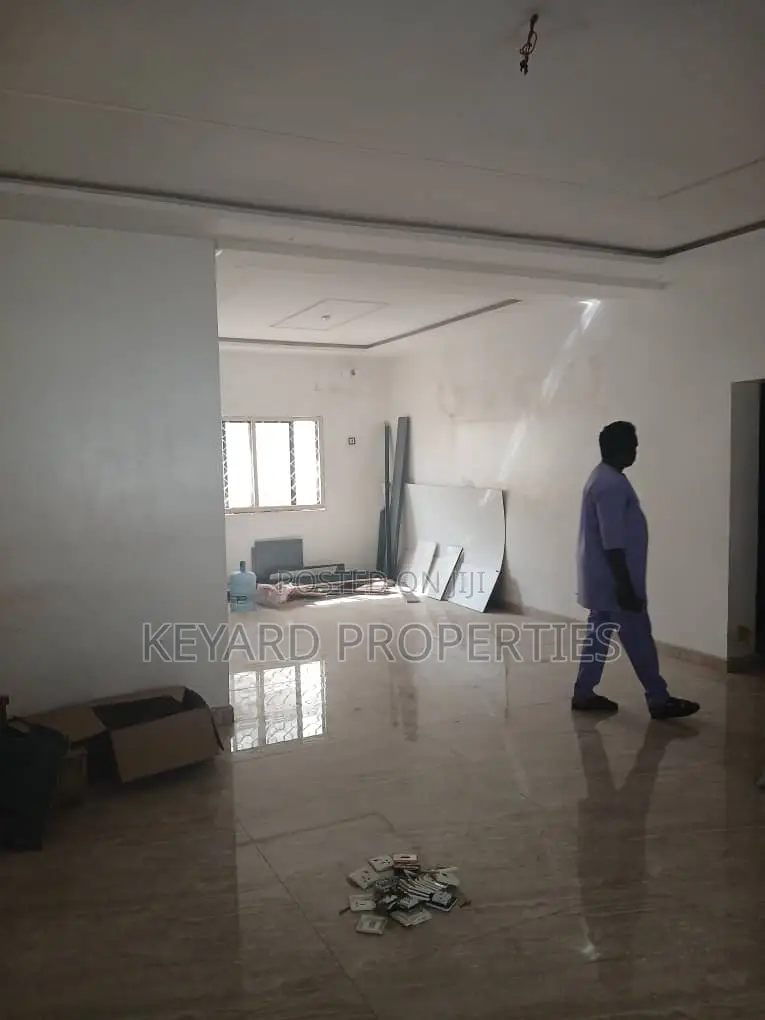 3bdrm Apartment in Wuse 2 for rent