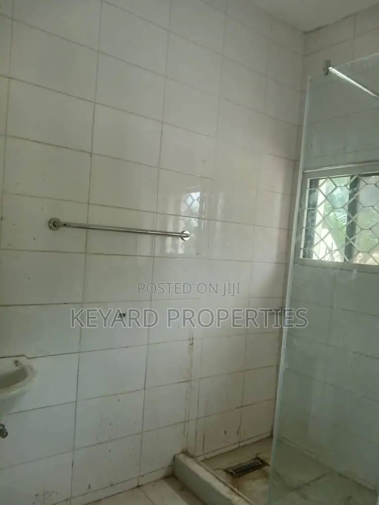 3bdrm Apartment in Wuse 2 for rent