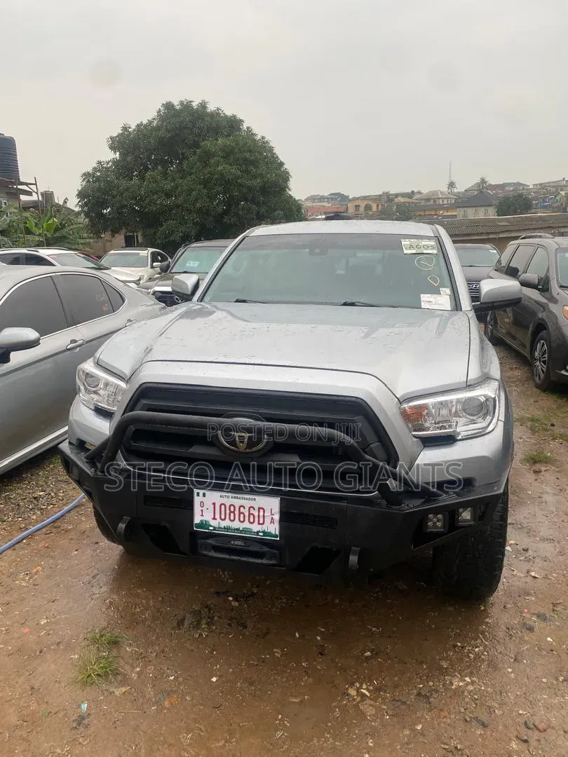 Toyota Tacoma 2022 Silver