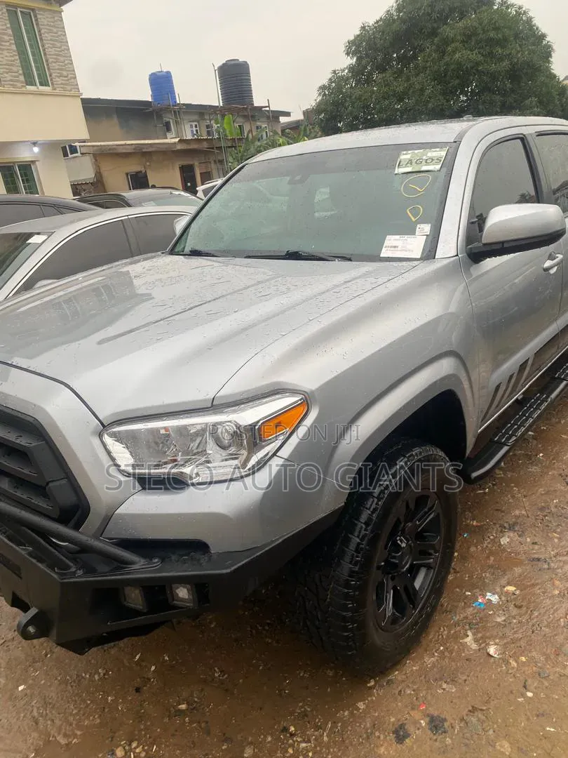Toyota Tacoma 2022 Silver