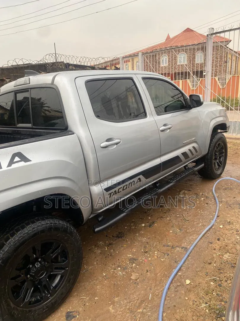 Toyota Tacoma 2022 Silver