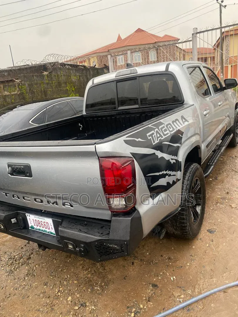 Toyota Tacoma 2022 Silver