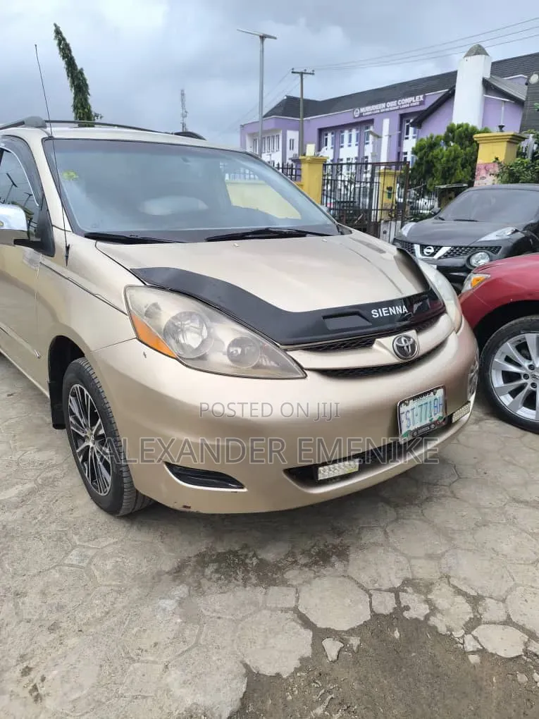 Toyota Sienna 2005 Gold