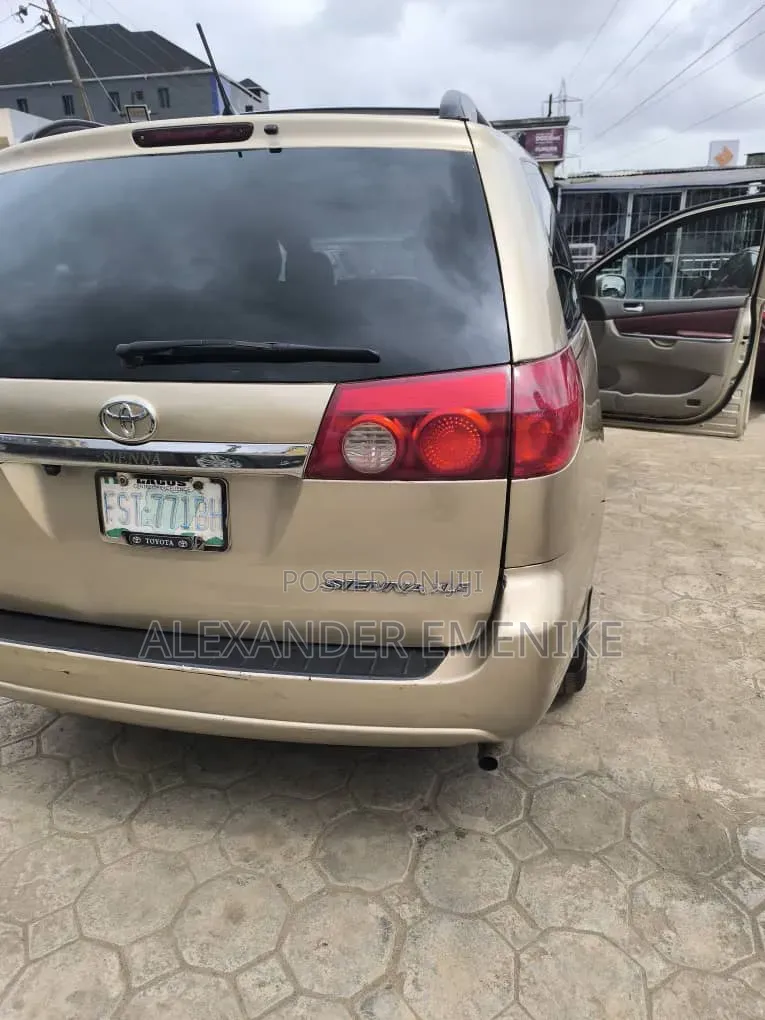 Toyota Sienna 2005 Gold
