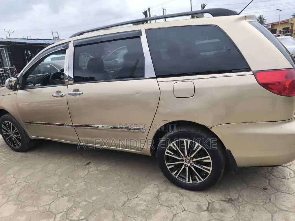 Toyota Sienna 2005 Gold