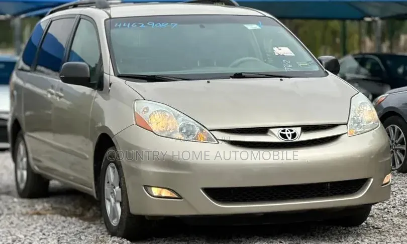 Toyota Sienna LE 4WD 2007 Gold