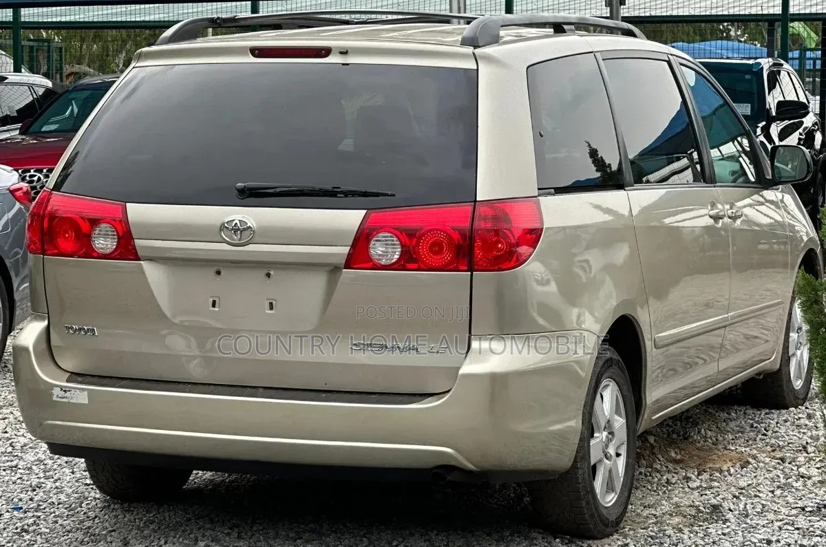 Toyota Sienna LE 4WD 2007 Gold