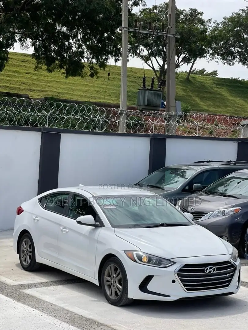 Hyundai Elantra SE Sedan FWD (1.8L 4cyl 6A) 2016 White