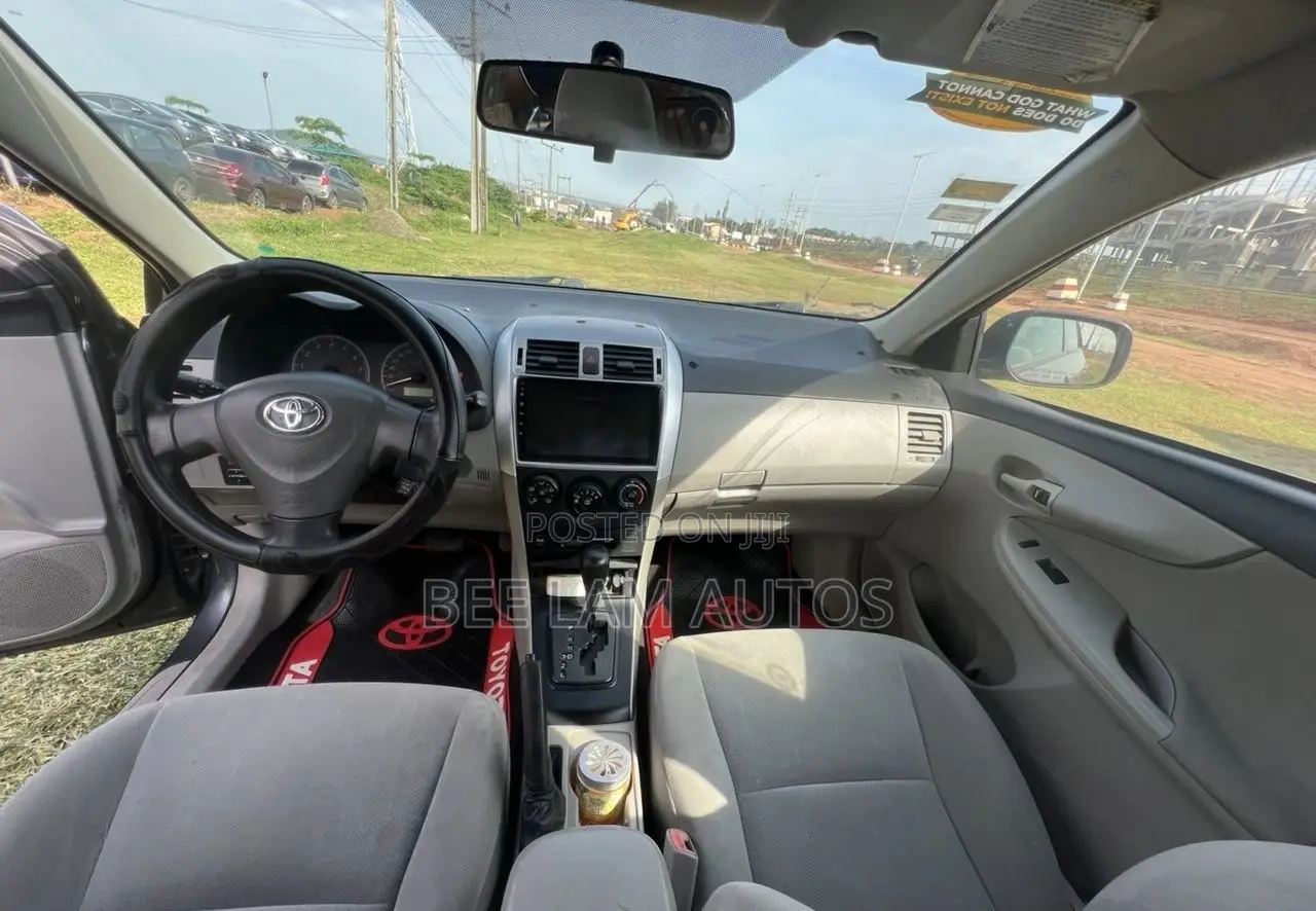 Toyota Corolla 2011 Gray